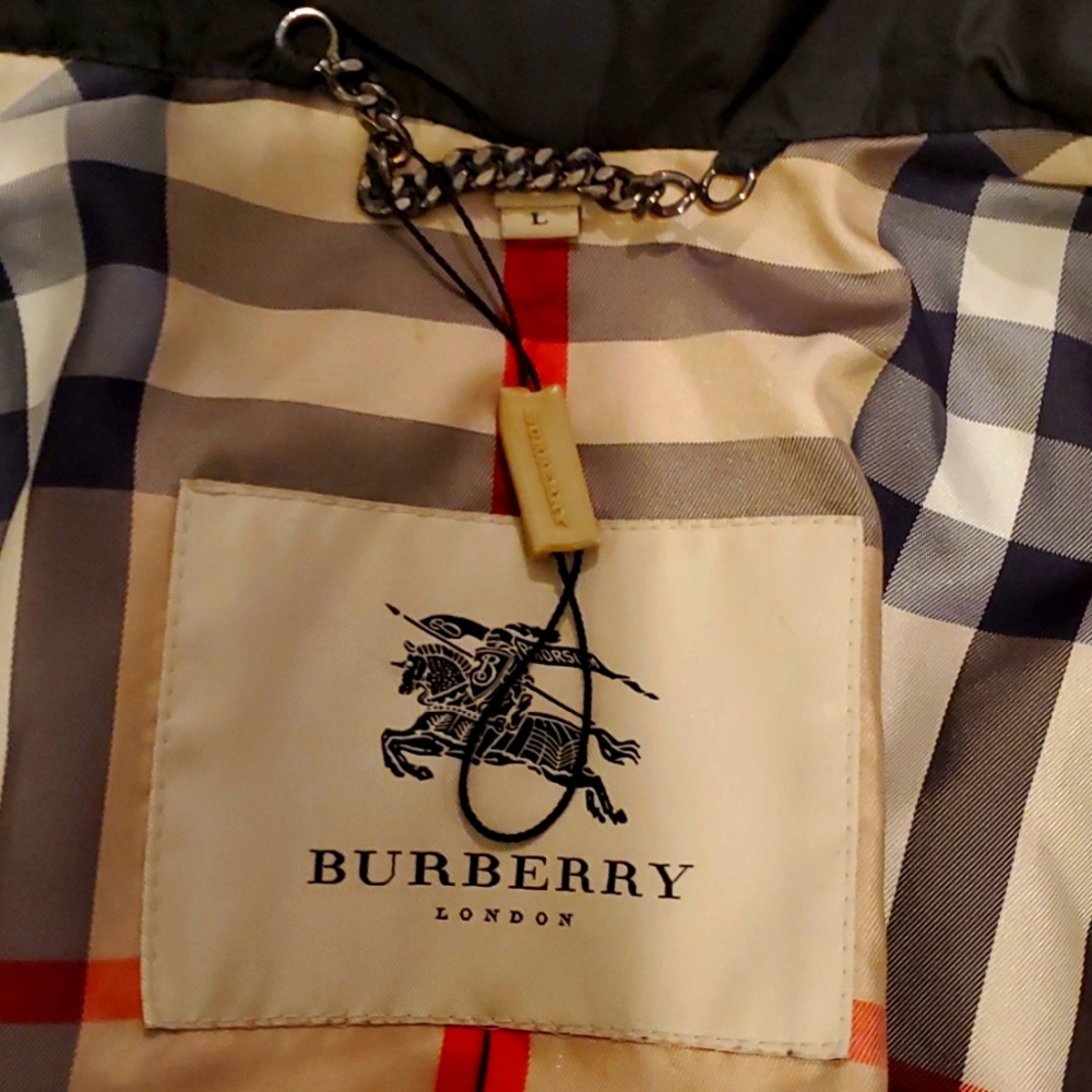 Burberry water proof wind breaker jacket women like new worn once with hood